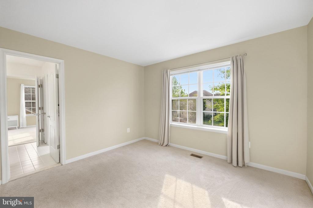 3012 LAKE FOREST DRIVE