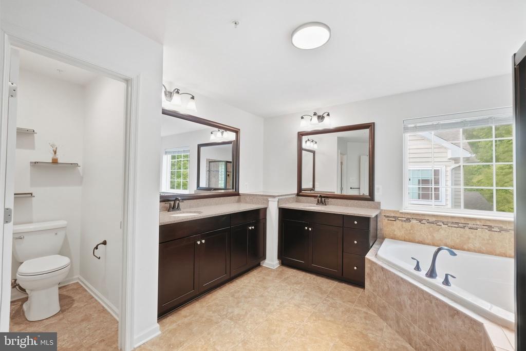 3012 LAKE FOREST DRIVE