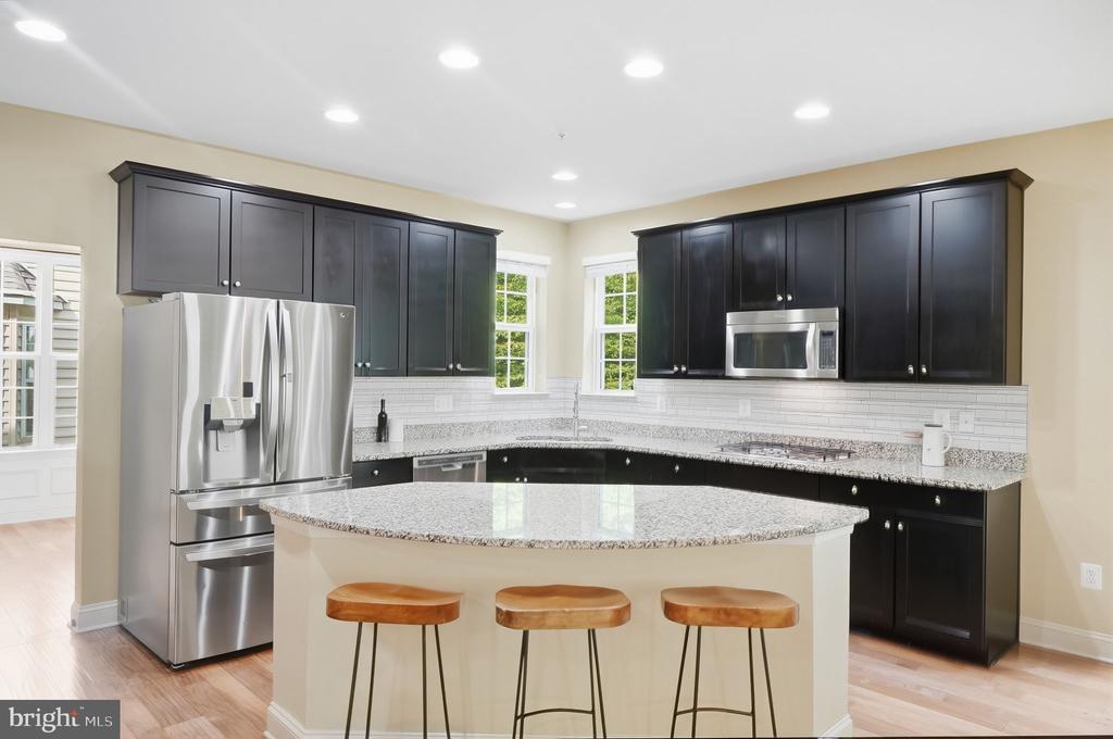 3012 LAKE FOREST DRIVE
