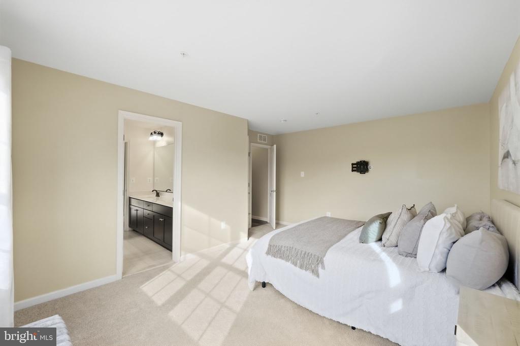 3012 LAKE FOREST DRIVE