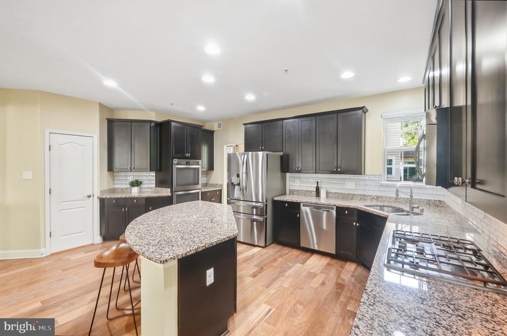 3012 LAKE FOREST DRIVE