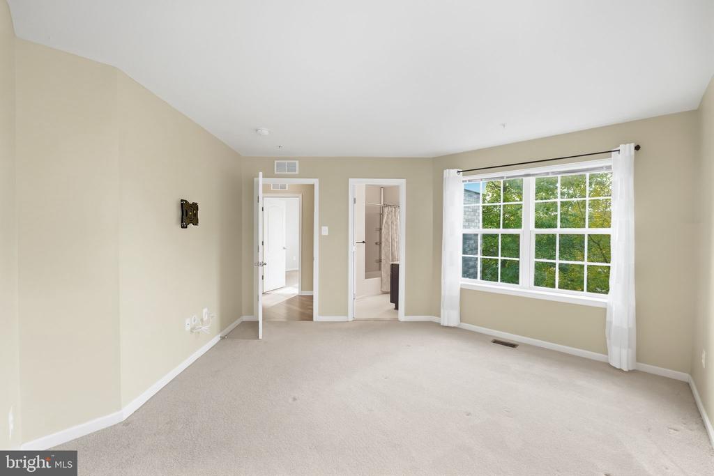 3012 LAKE FOREST DRIVE