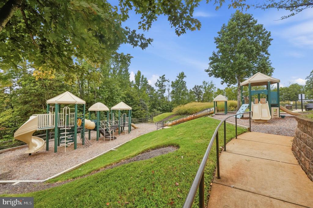 3012 LAKE FOREST DRIVE