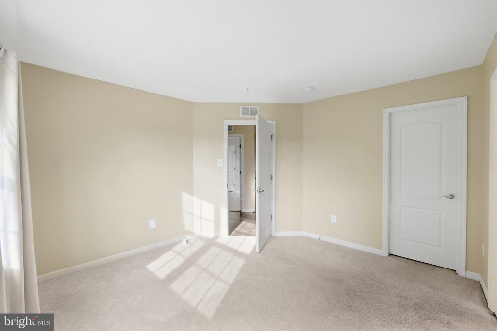 3012 LAKE FOREST DRIVE