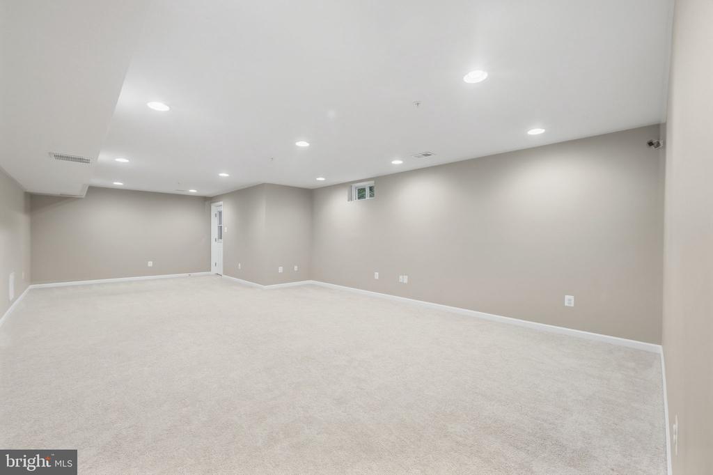 3012 LAKE FOREST DRIVE