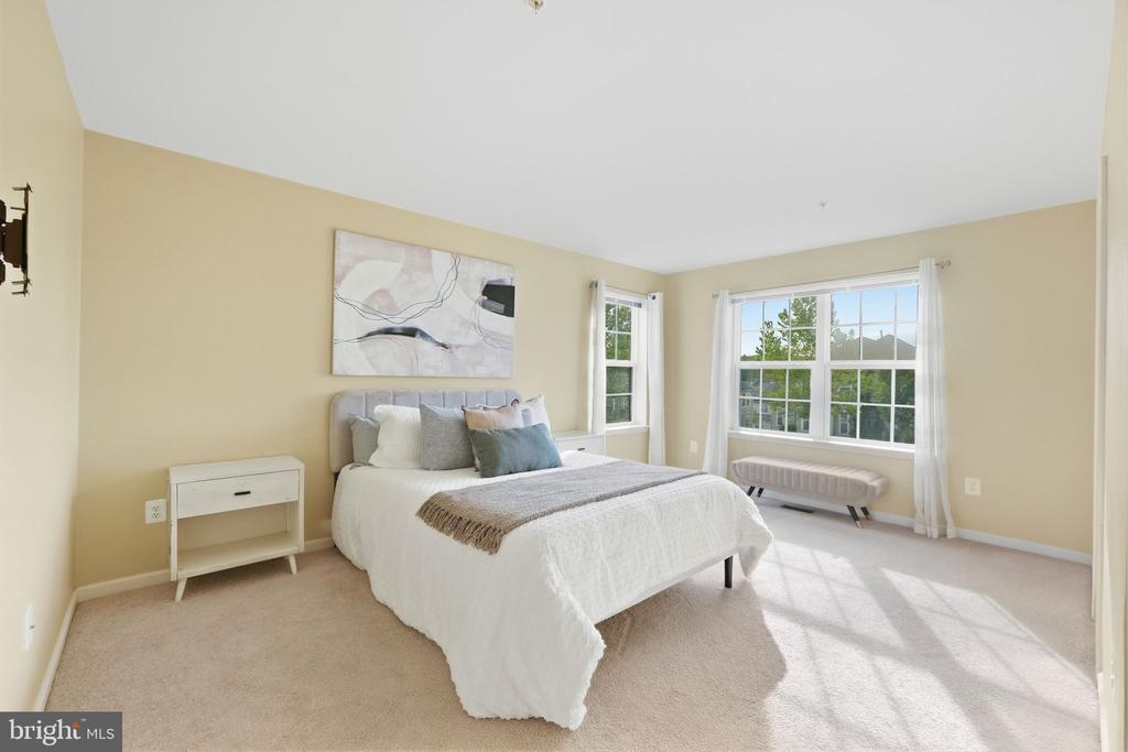3012 LAKE FOREST DRIVE