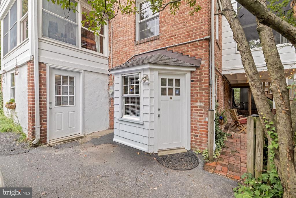6715 QUEENS CHAPEL ROAD