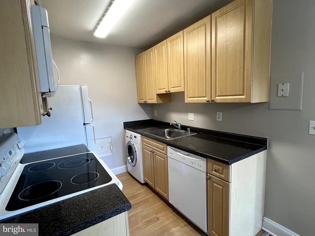 1009 CHILLUM ROAD Unit: 206