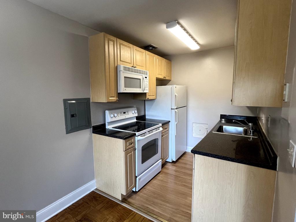 1009 CHILLUM ROAD Unit: 206