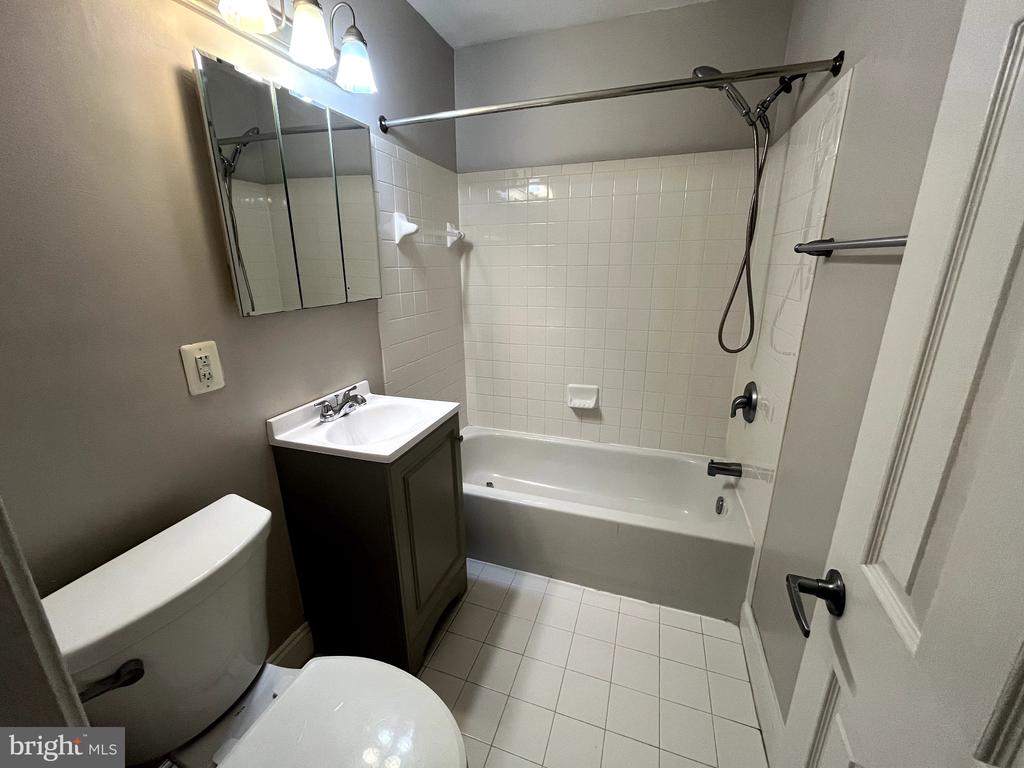 1009 CHILLUM ROAD Unit: 206
