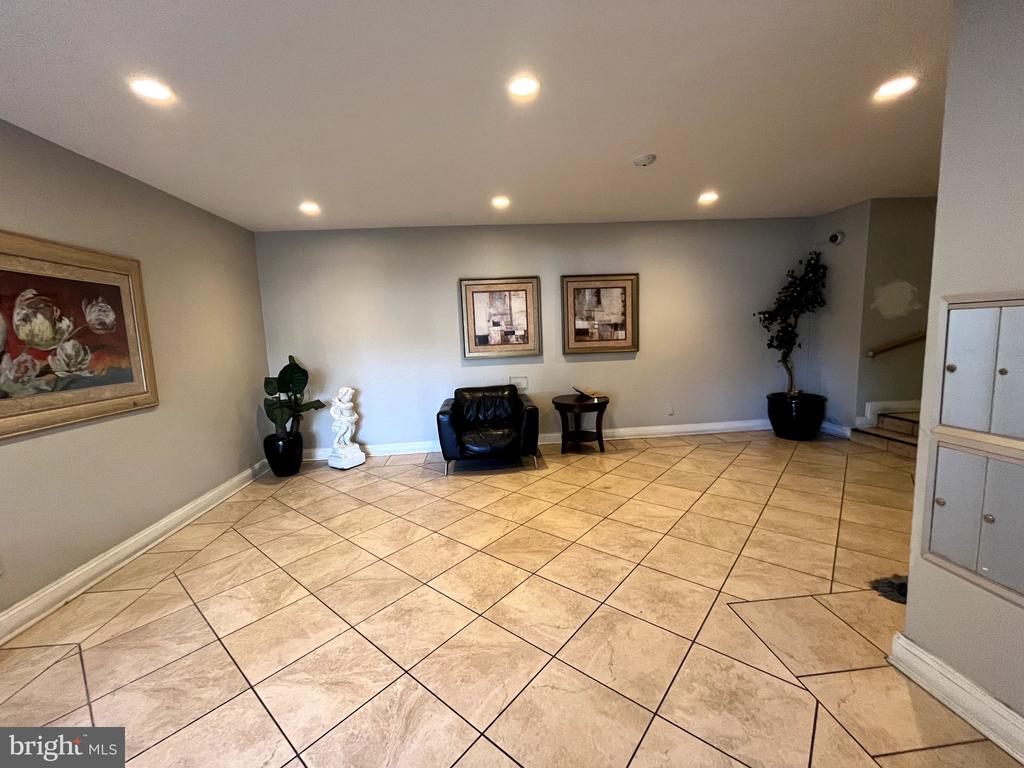 1009 CHILLUM ROAD Unit: 206