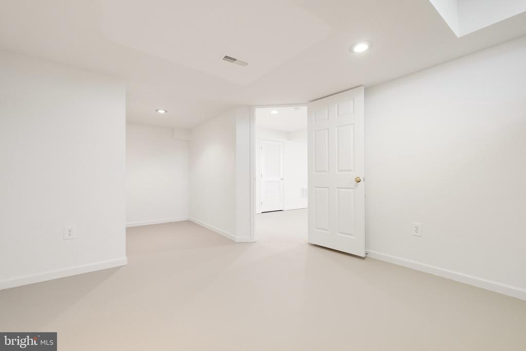 19321 PARADISE MANOR DRIVE