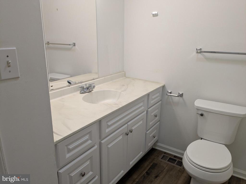 6 MILLSTREAM RD