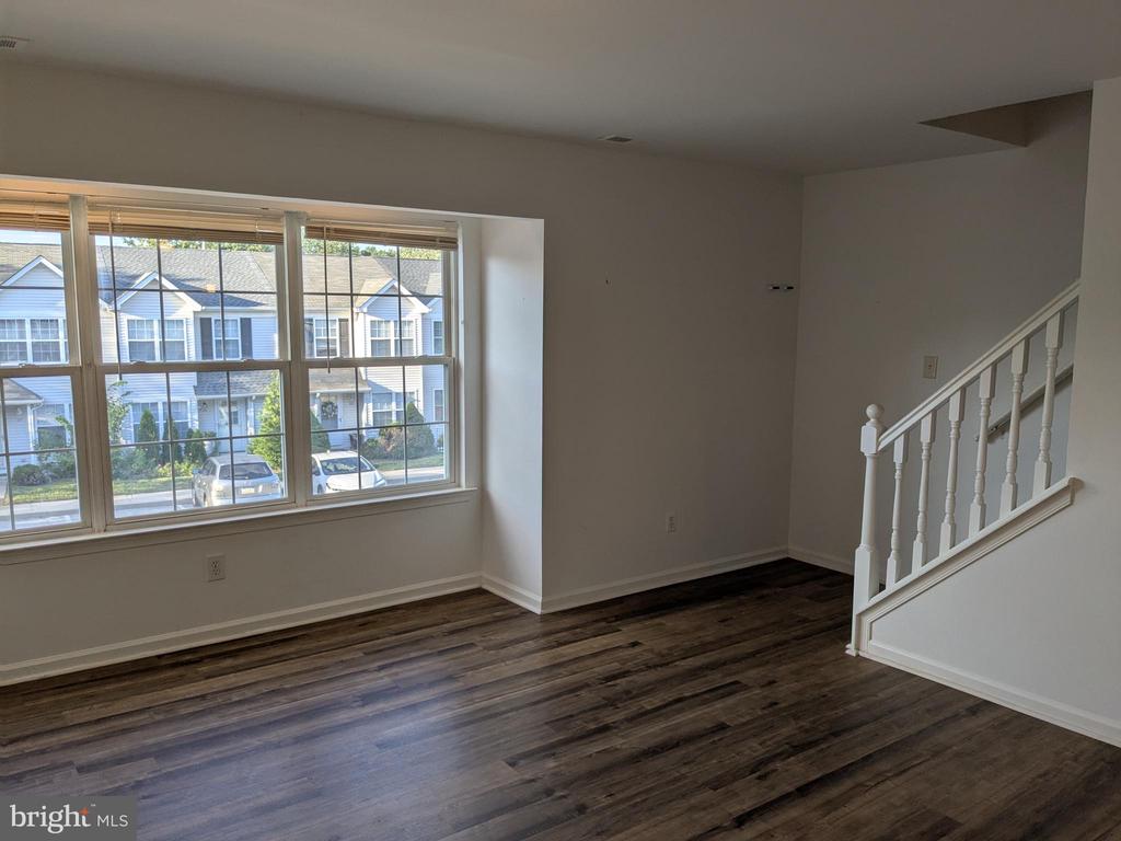 6 MILLSTREAM RD