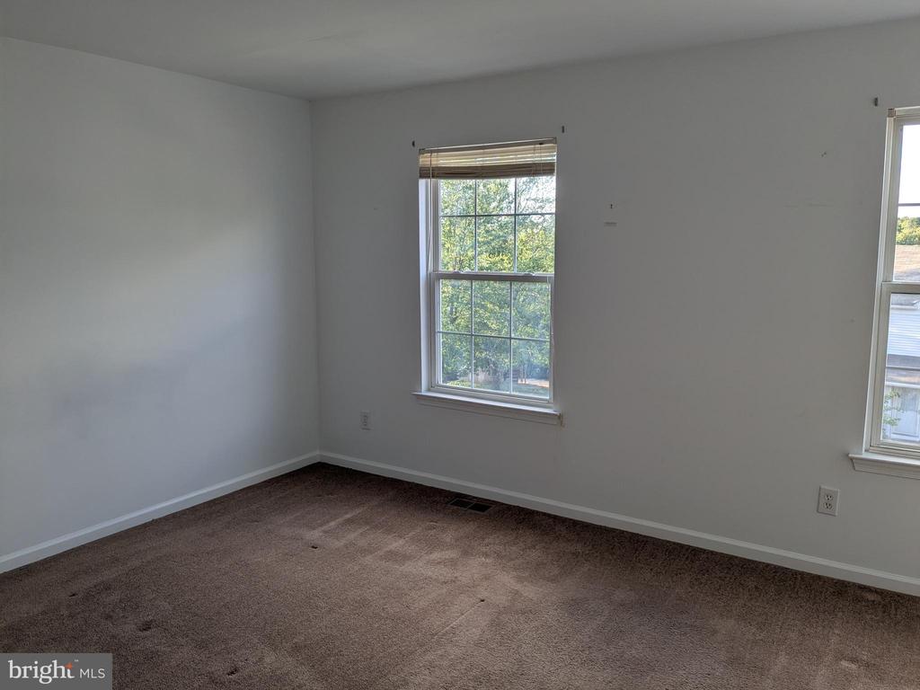 6 MILLSTREAM RD