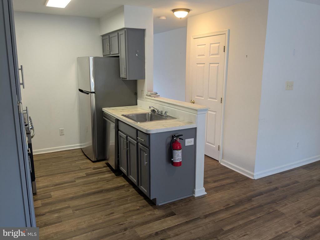 6 MILLSTREAM RD