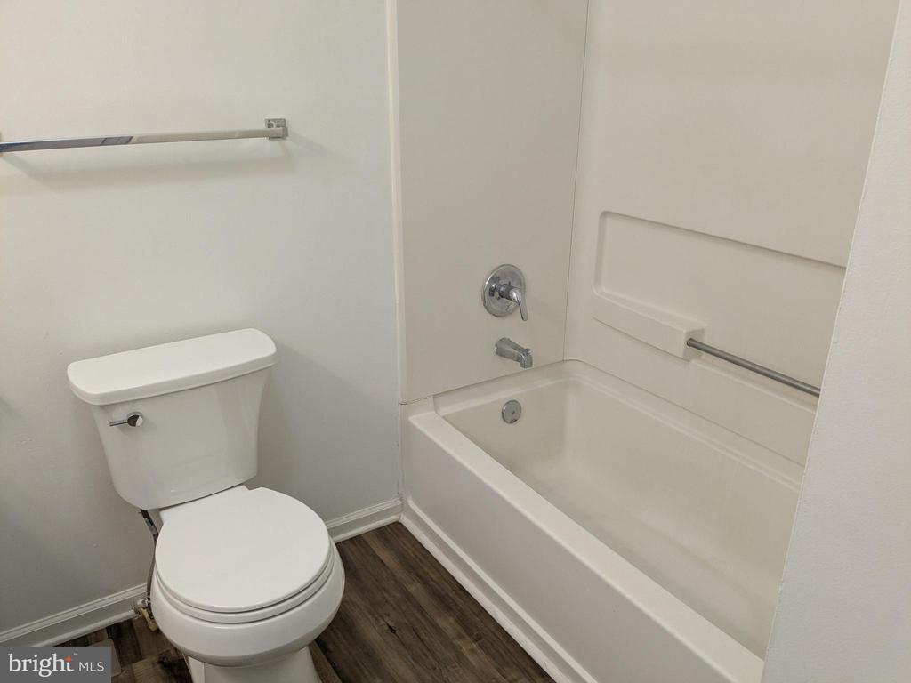 6 MILLSTREAM RD