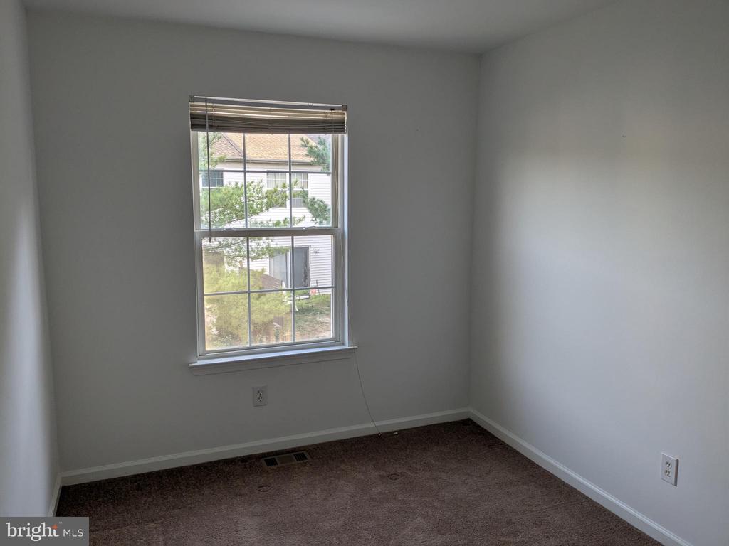 6 MILLSTREAM RD