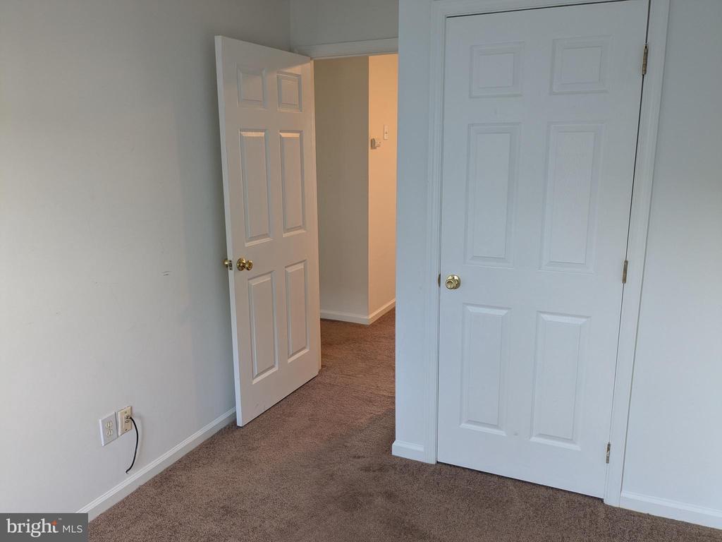 6 MILLSTREAM RD