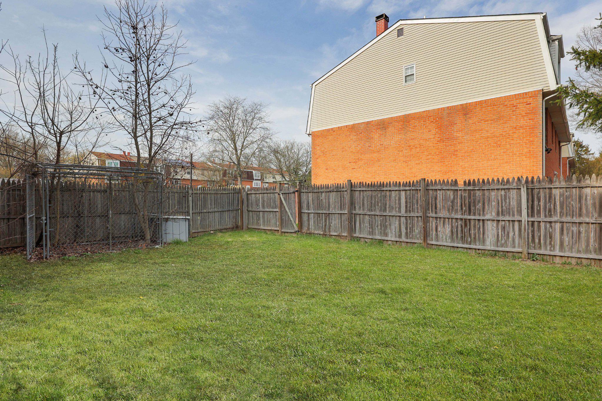 2 FEATHERBED COURT