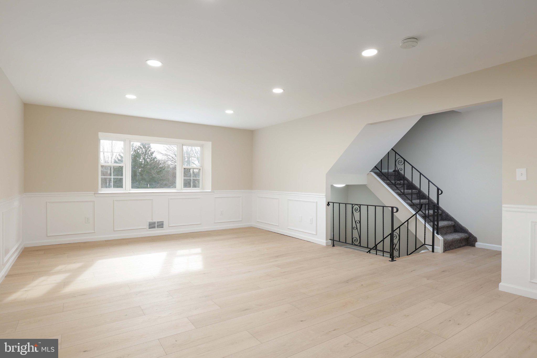 2 FEATHERBED COURT