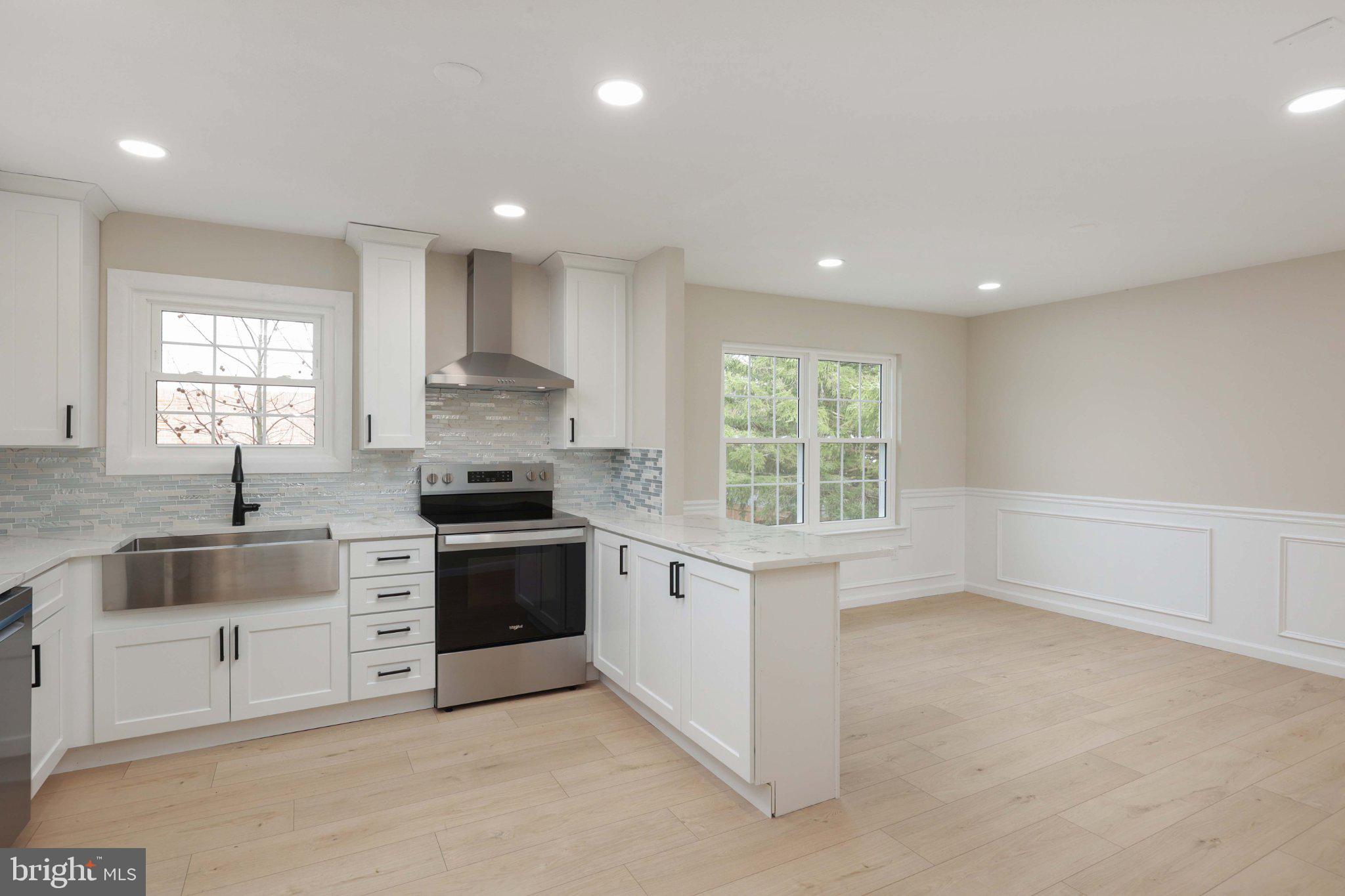 2 FEATHERBED COURT