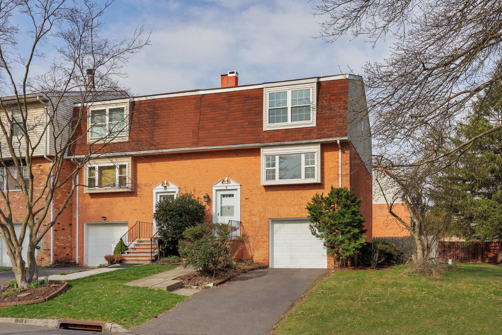 2 FEATHERBED COURT