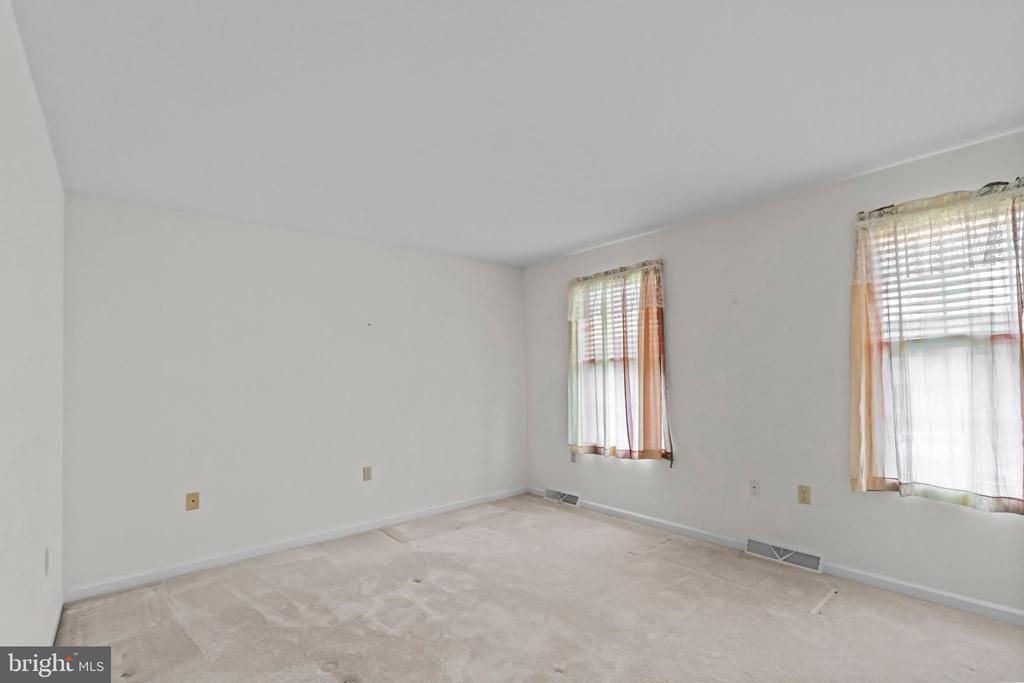 1004 HOSTETTER ROAD