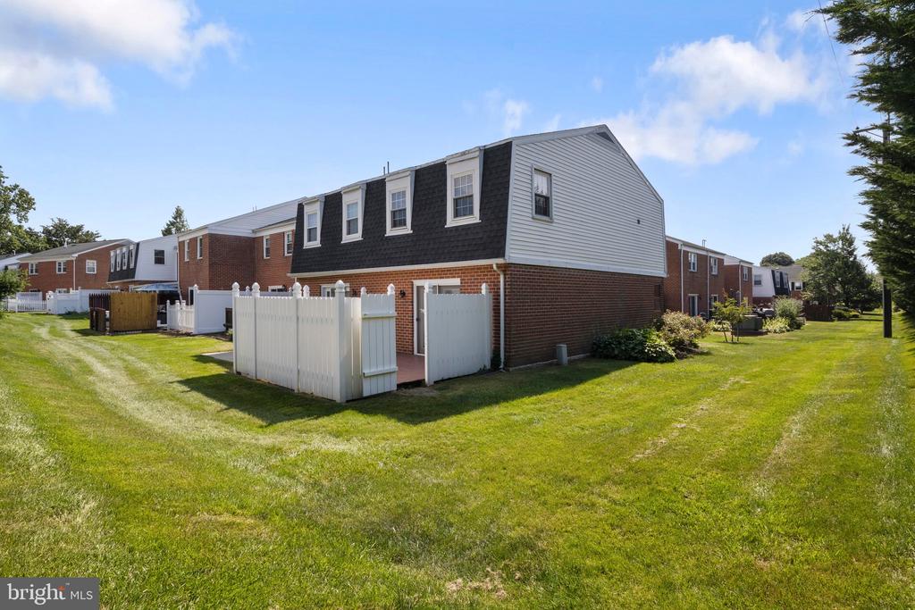 729 HARDWICK PLACE