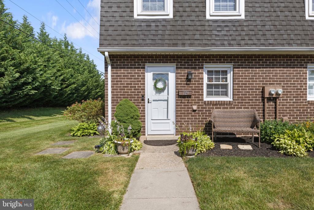 729 HARDWICK PLACE