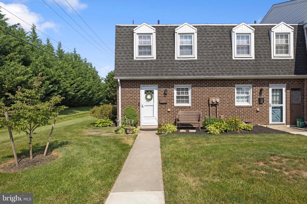 729 HARDWICK PLACE
