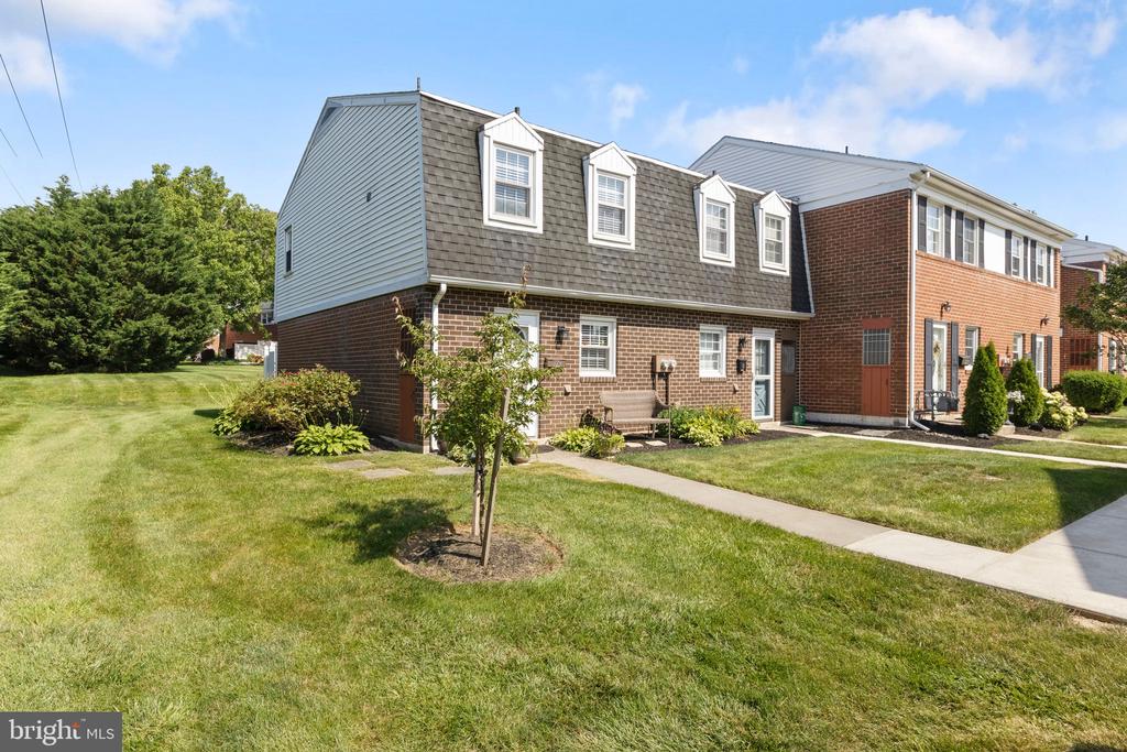 729 HARDWICK PLACE