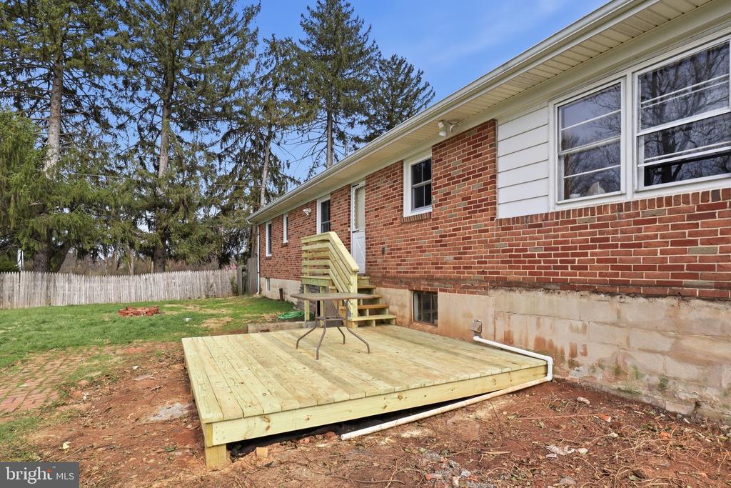 2733 SUNSET LANE
