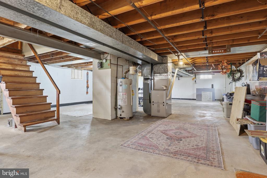 2733 SUNSET LANE