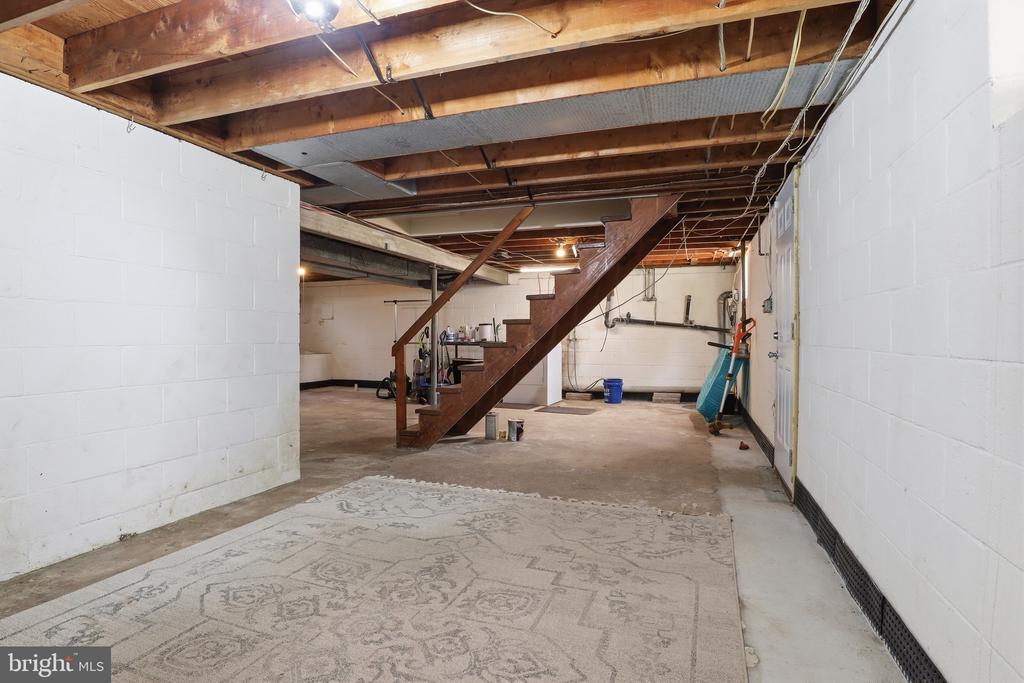 2733 SUNSET LANE