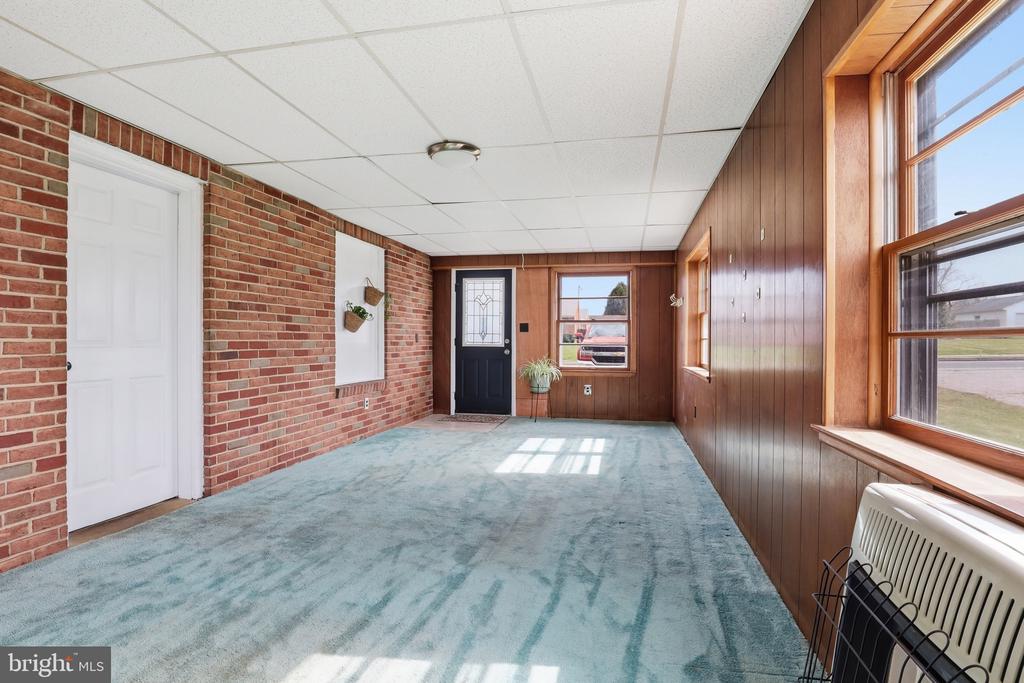 2733 SUNSET LANE