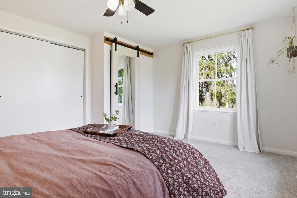 2733 SUNSET LANE