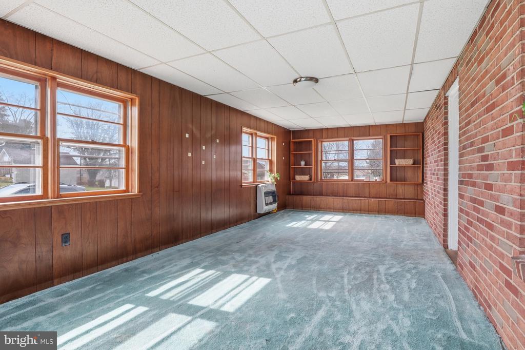 2733 SUNSET LANE