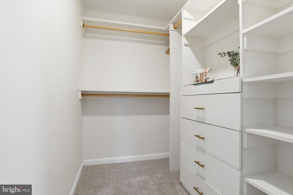 2733 SUNSET LANE