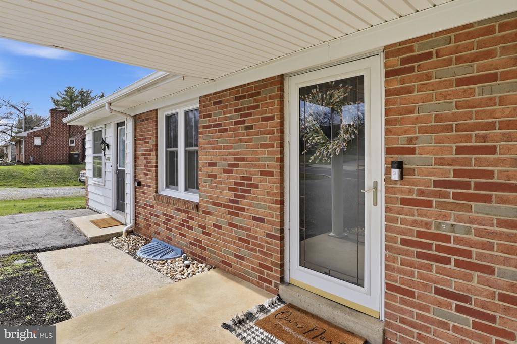 2733 SUNSET LANE