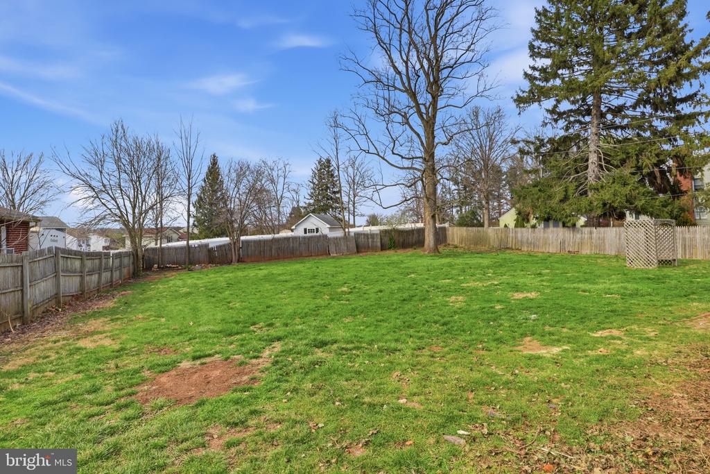 2733 SUNSET LANE
