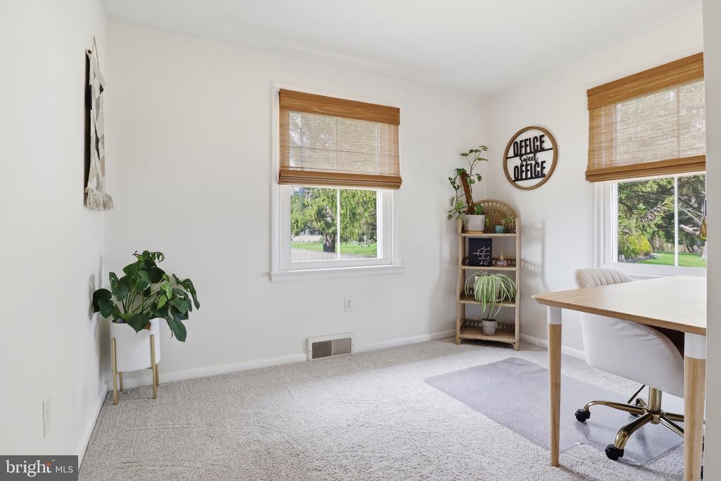 2733 SUNSET LANE
