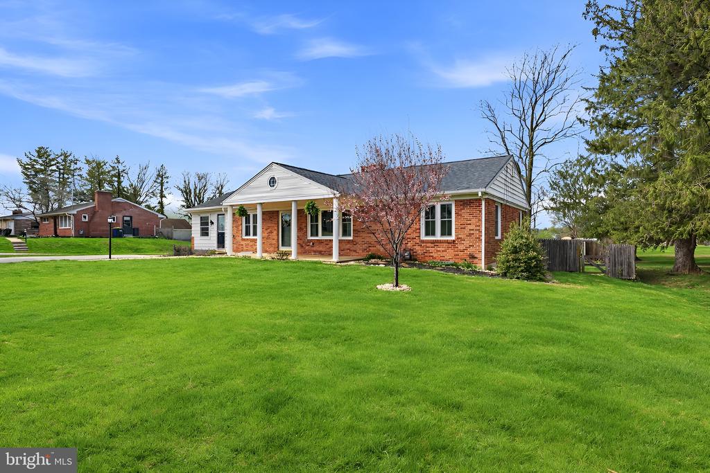 2733 SUNSET LANE