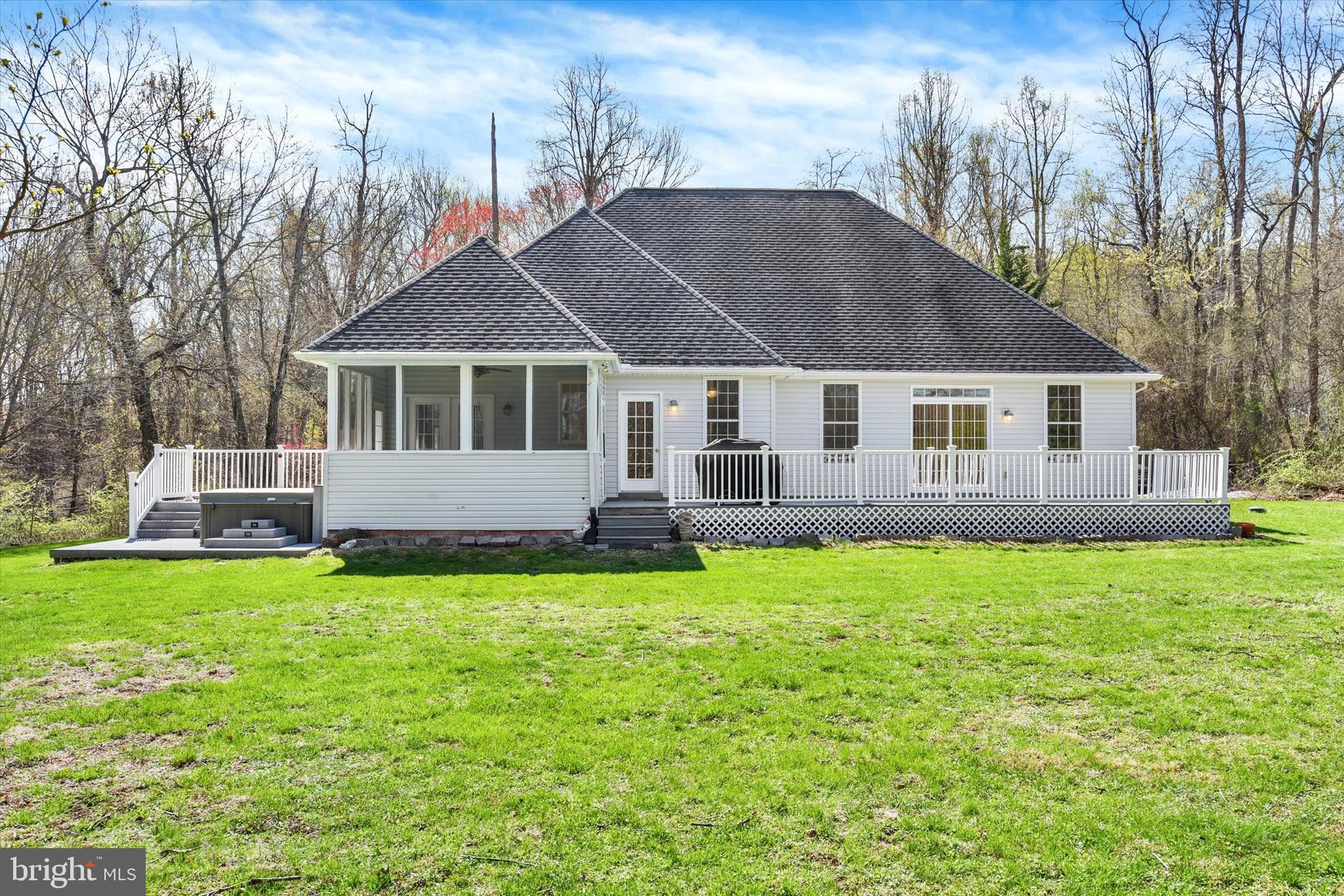 935 SILVER LAKE ROAD