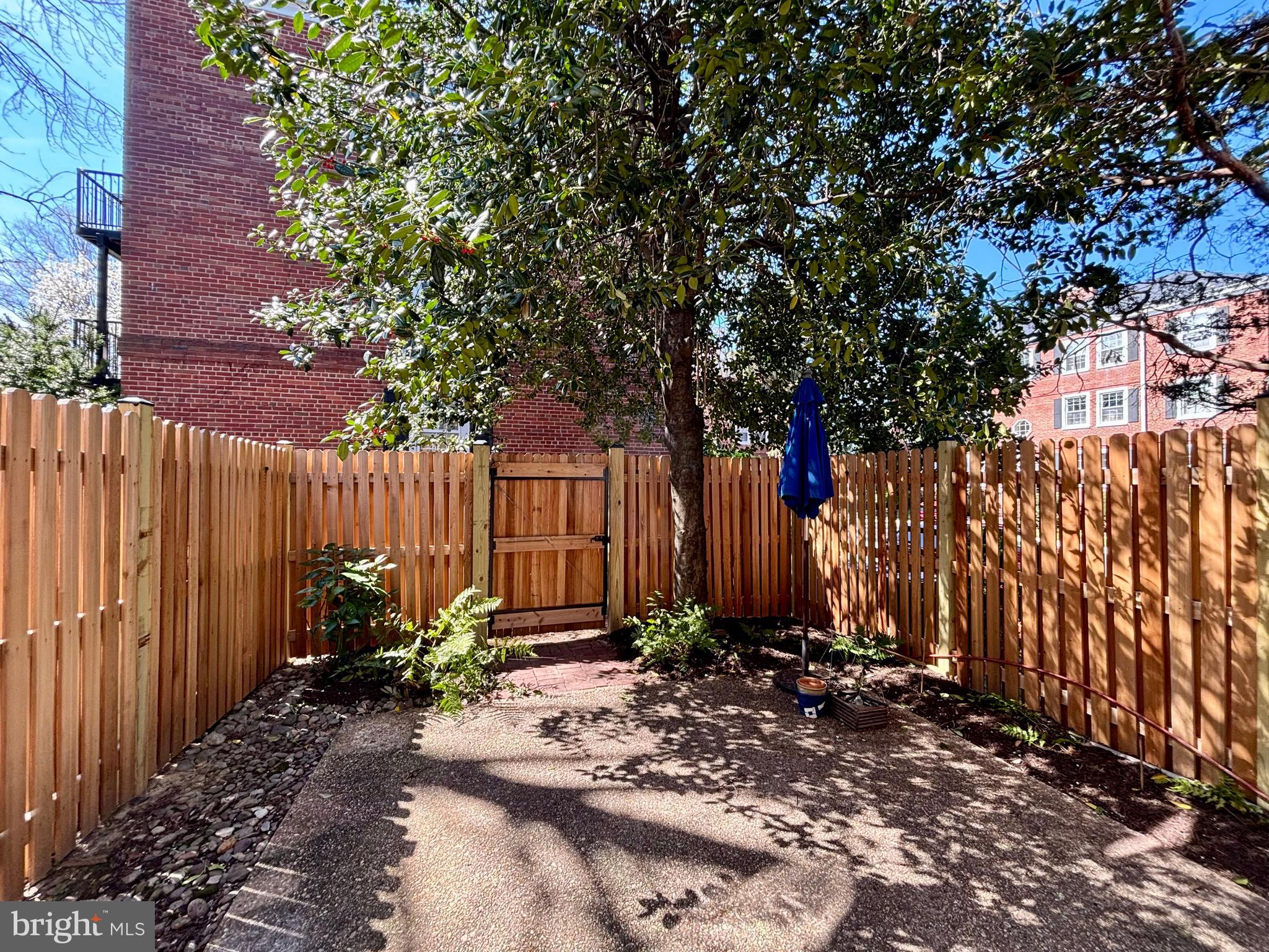 2882 S ABINGDON STREET
