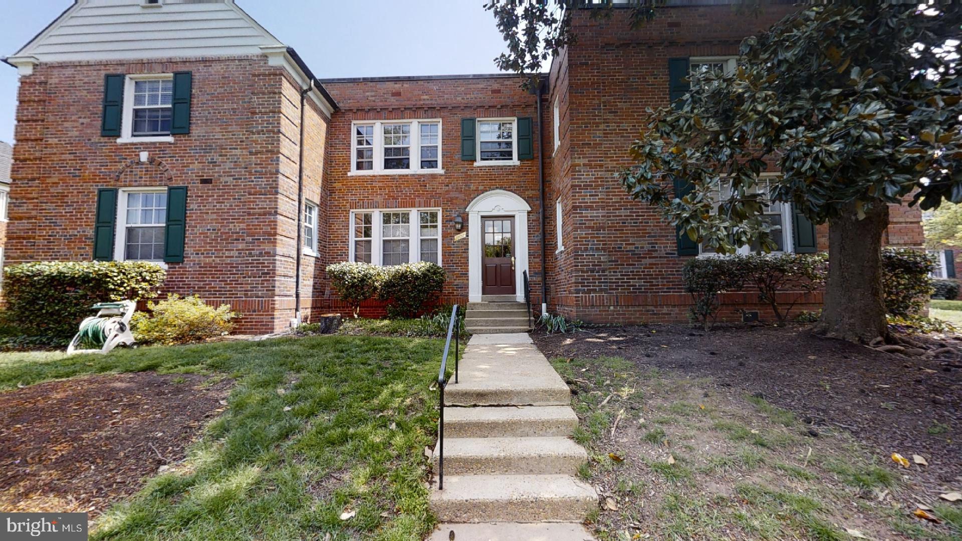 1737 N QUEENS LANE 1-126