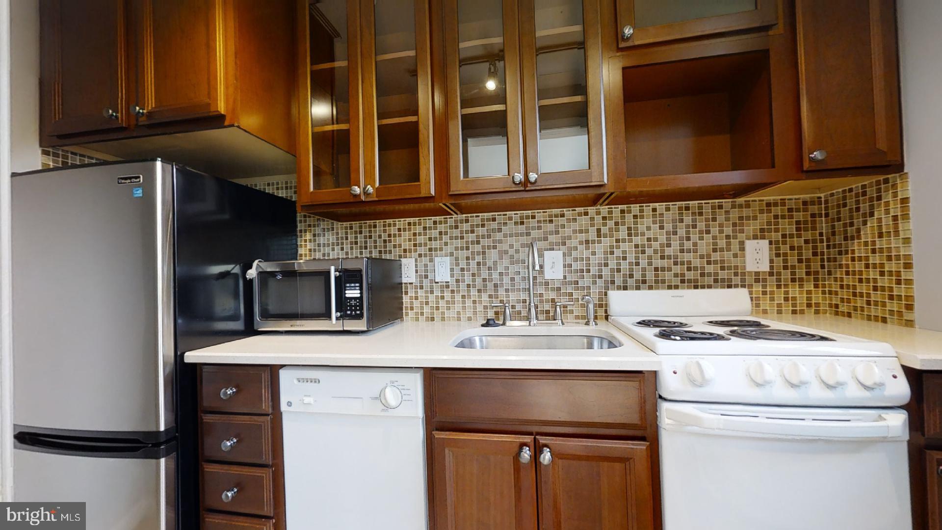 1737 N QUEENS LANE 1-126