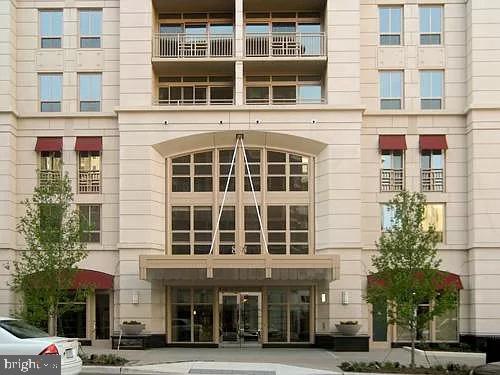 888 N QUINCY STREET 208