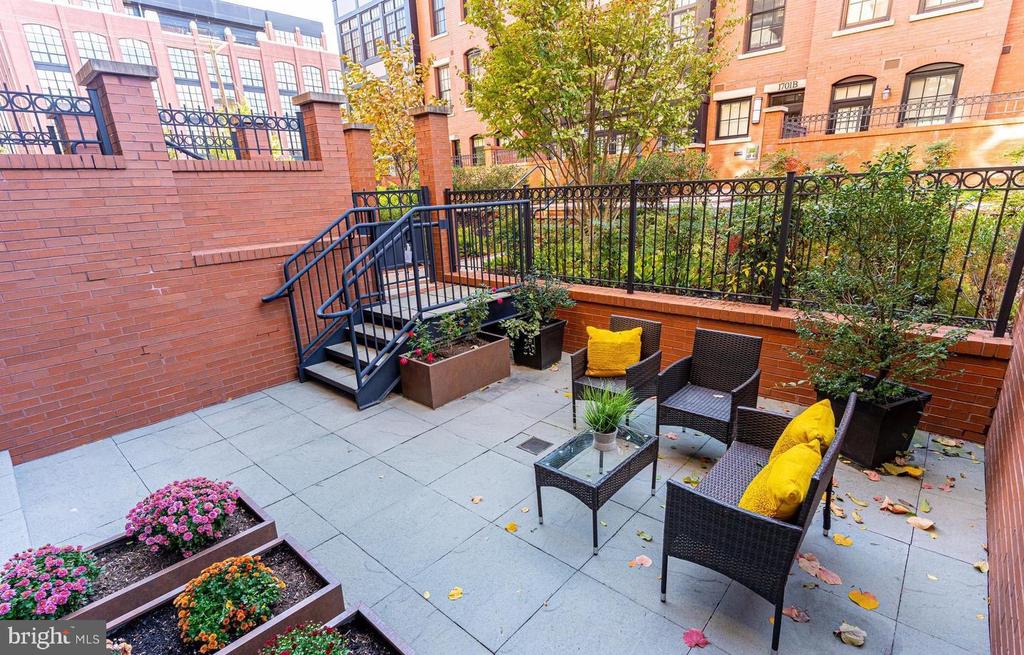 1610 N QUEEN STREET 222