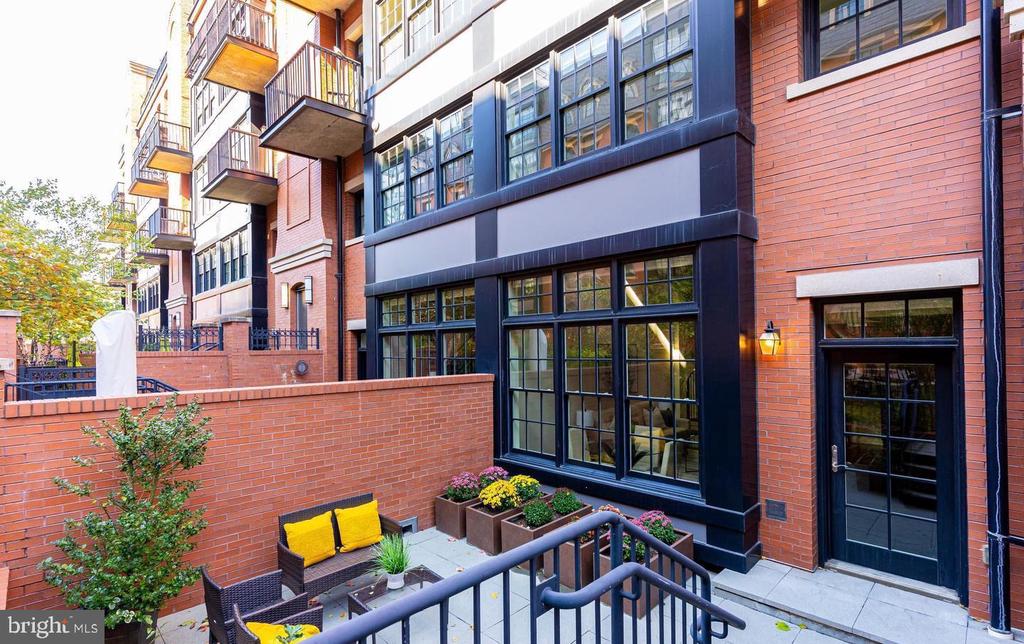 1610 N QUEEN STREET 222